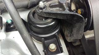 Замена опоры двигателя Alfa Romeo 159  в Жуковском